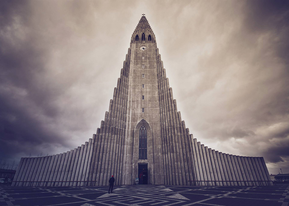 grayscale image of the hallgrímskirkja in iceland