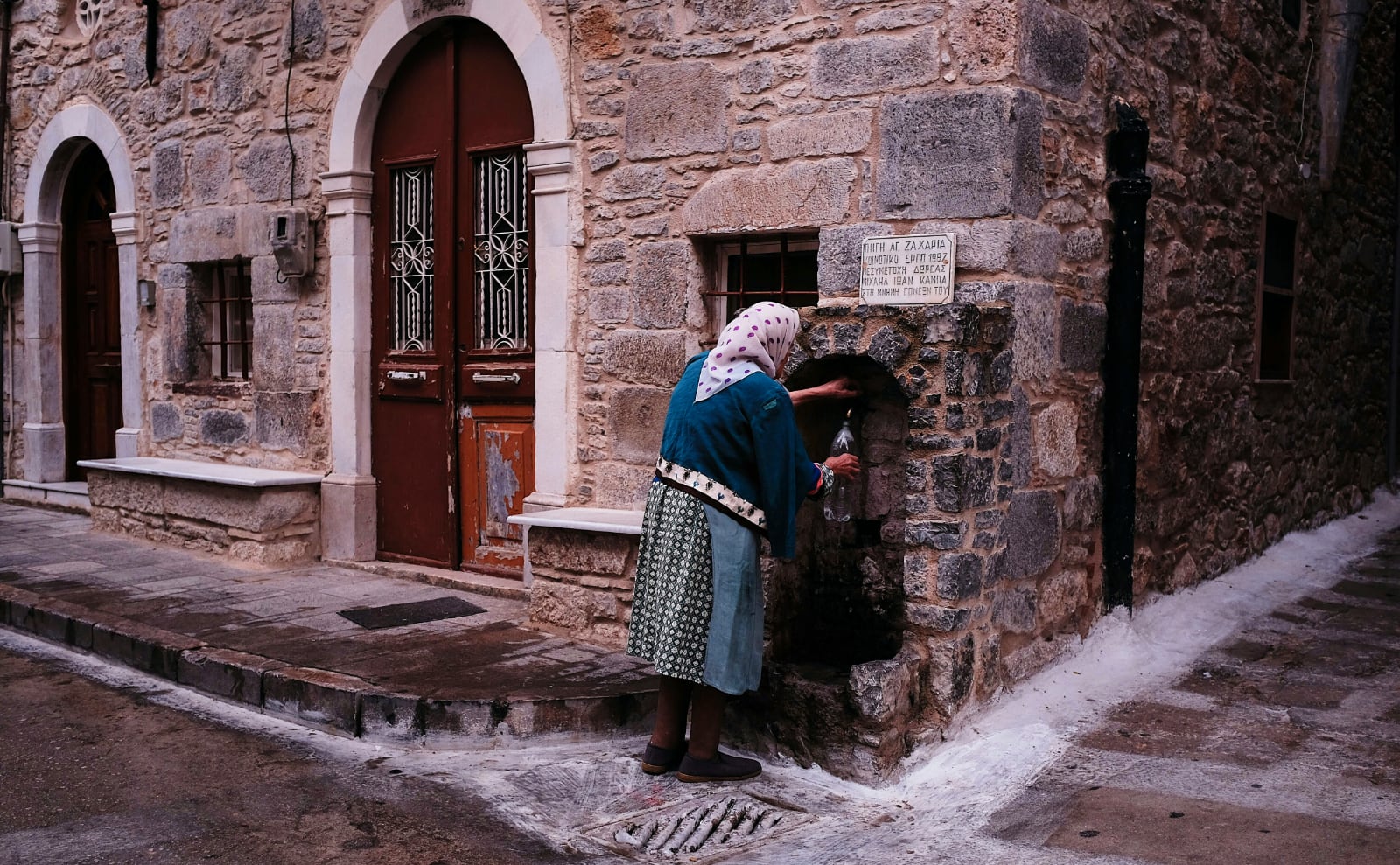 Hiking Greece, Fall Fantasy Novels, Vintage Book Labels, Downton Sets & More: Endnotes 05 September