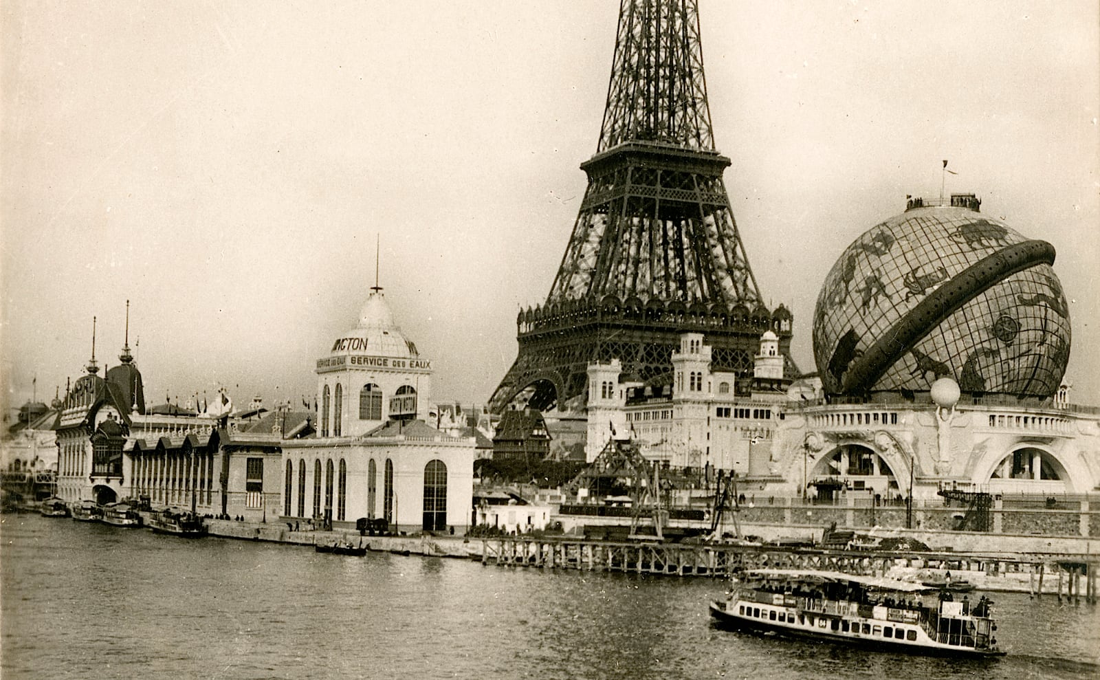 Eiffel Tower, New Storytelling Pod, Hot Dog Towers, Dorian Gray & More: Endnotes 28 March