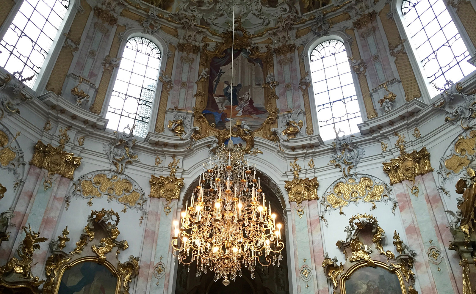 Ettal Abbey, Book Dedications, Dining Cars, Literary Bucharest & More: Endnotes 09 April