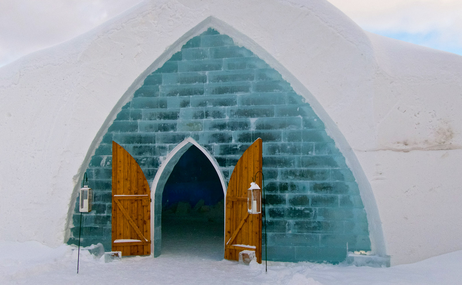 Hotel de Glace, Festive Reads, Ricky Jay, Jolabokaflod, Senegal & More: Endnotes 15 December