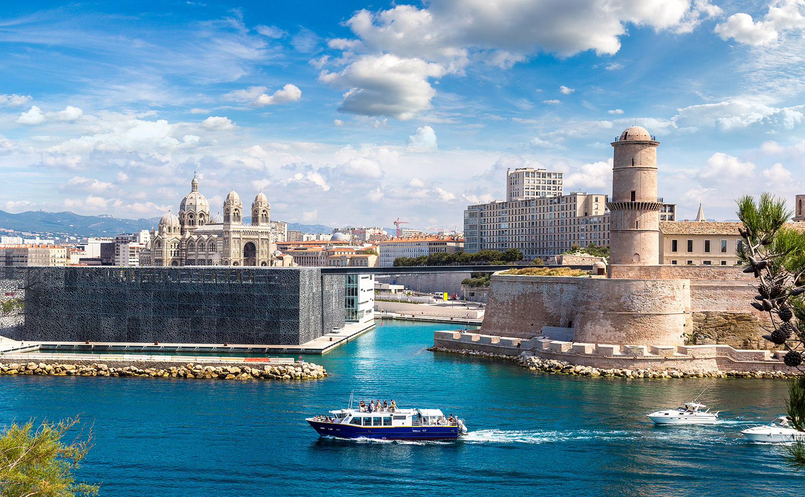 Marseille, Sparkly Books, Manet's Olympia, Vibey Novels & More: Endnotes 22 September