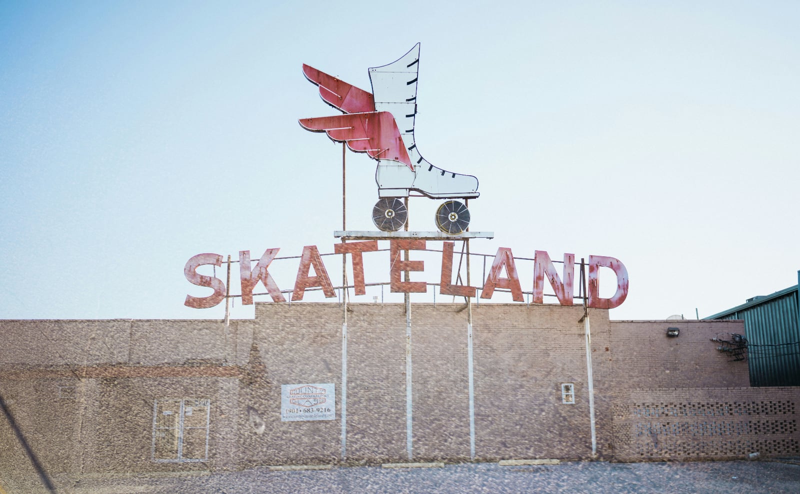 Memphis, Home Libraries, Ice Skating, City Nicknames, Ron Charles & More: Endnotes 21 November