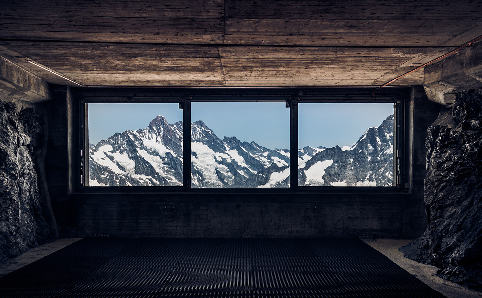 Eismeer Station, Reading Strategy, Trieste, Rom-Com Novels & More: Endnotes 17 February