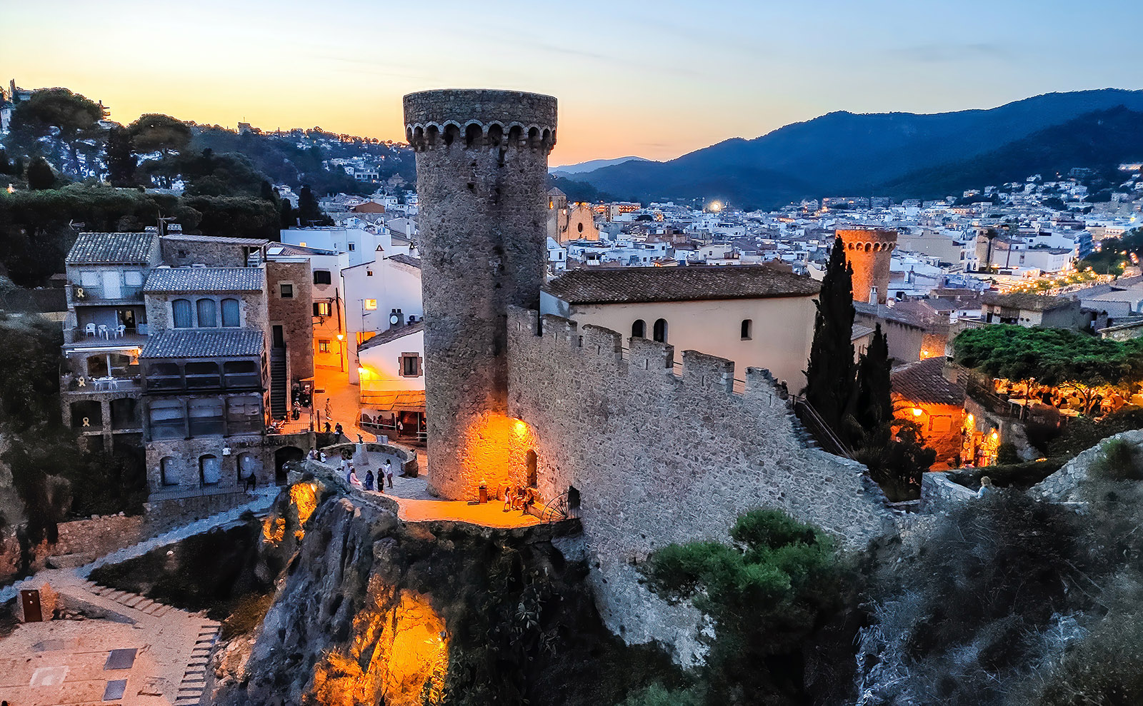 Tossa De Mar, Fairy-Tale Magic, Gotham City Art, German Roadtrip & More: Endnotes 04 March