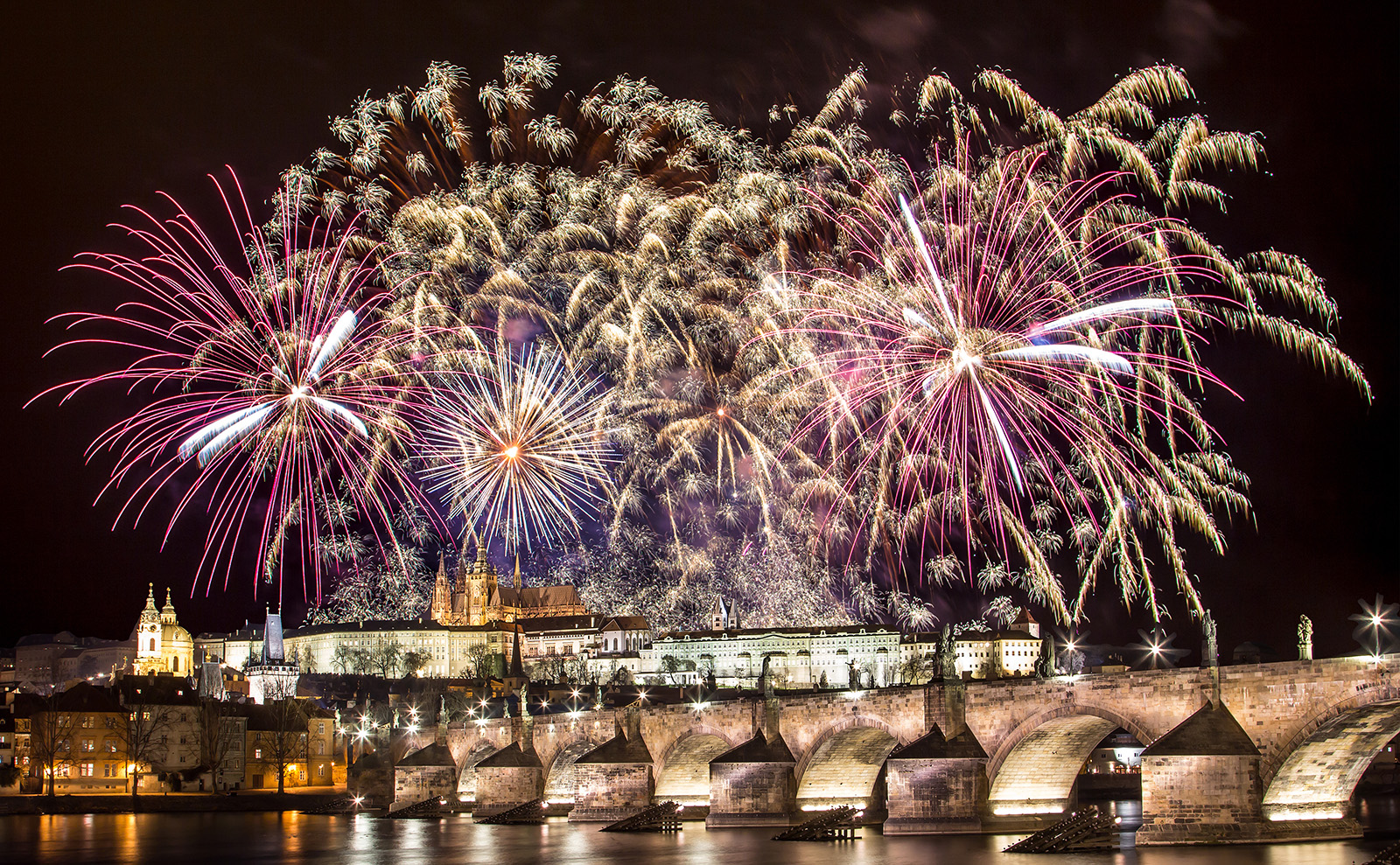 The Adventuresses’ Club, NYE in Prague, How Books Save Lives & More: Endnotes 27 December