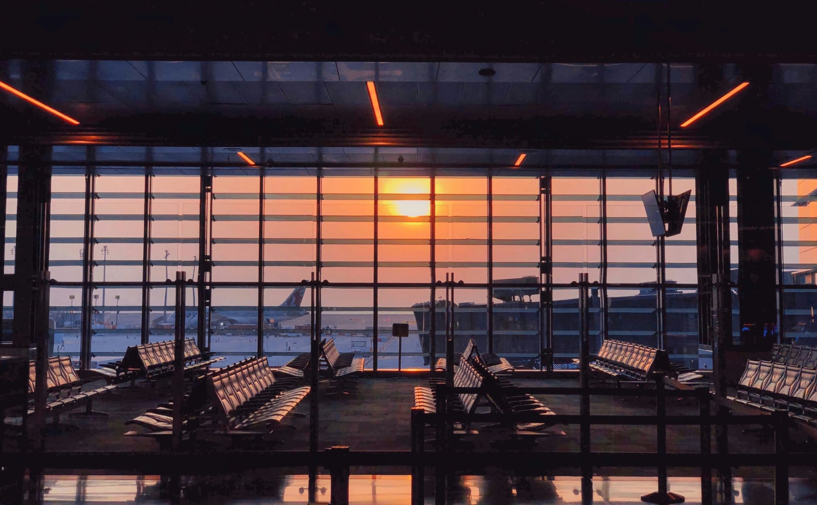 Flyers' Rights, Fun Letterhead, Moby-Dick Musical, Brontë fashion & More: Endnotes 07 March