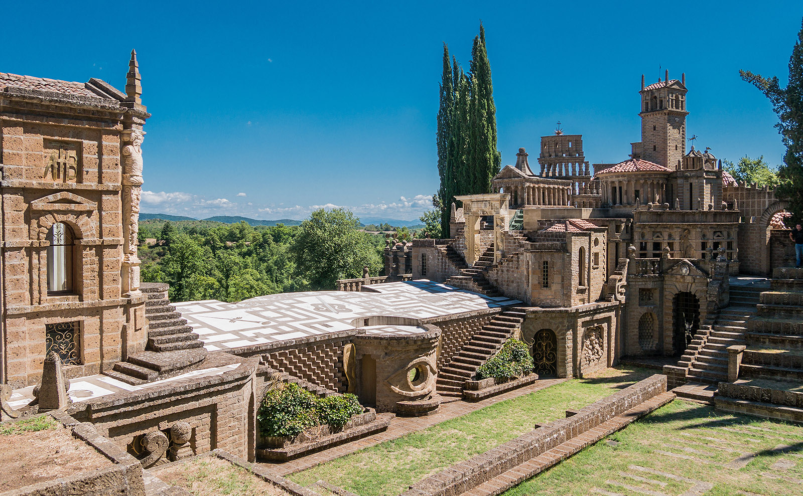 La Scarzuola, P&T Knitwear, Ditching Books, Naturalist Notebooks & More: Endnotes 26 April