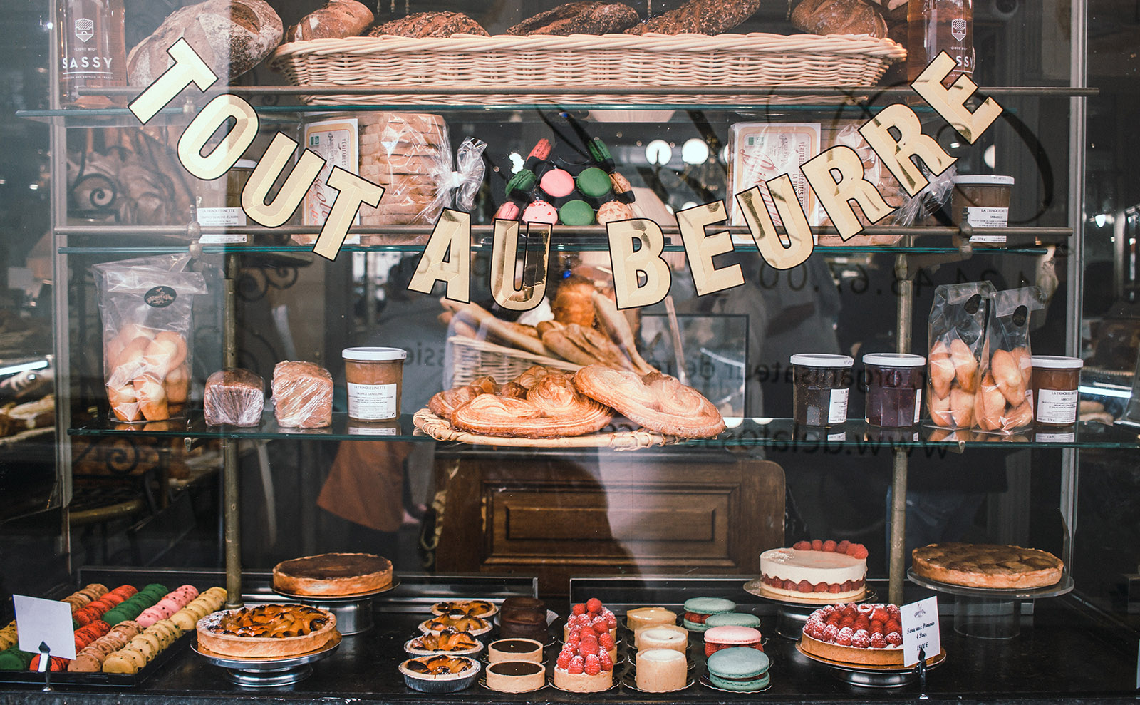 Vintage Comics, Retro Signs, Emily Brontë biopic, Garden Gnomes & More: Endnotes 30 April