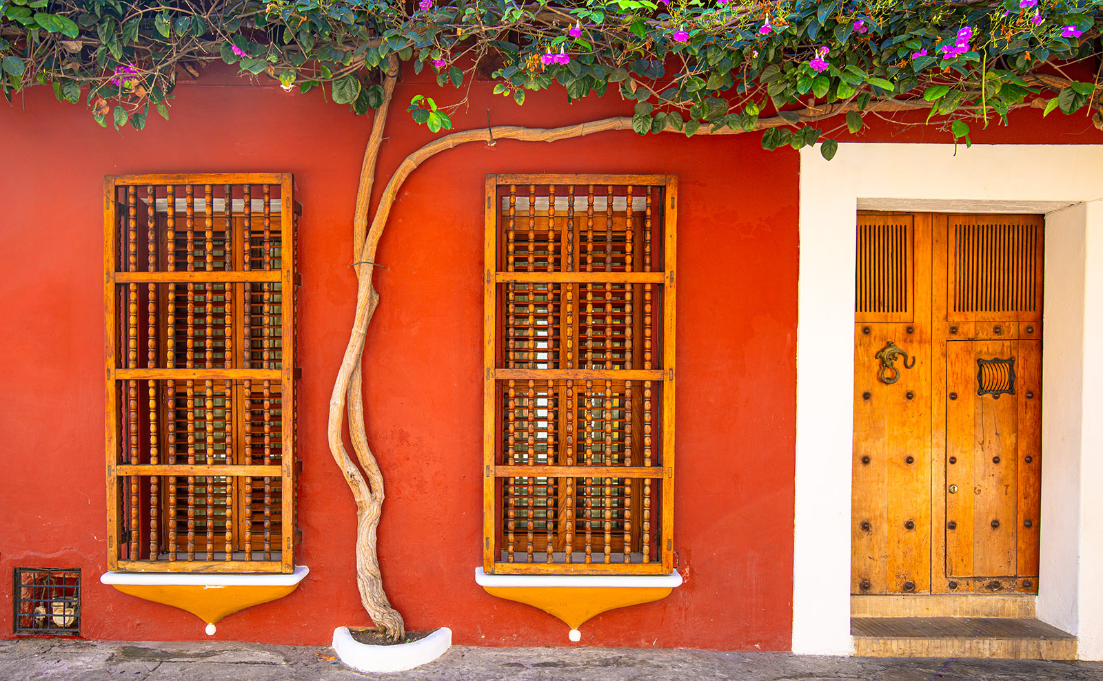 Cartagena, Literary Burns, Svalbard Sunset, Em-Dash Love & More: Endnotes 05 November