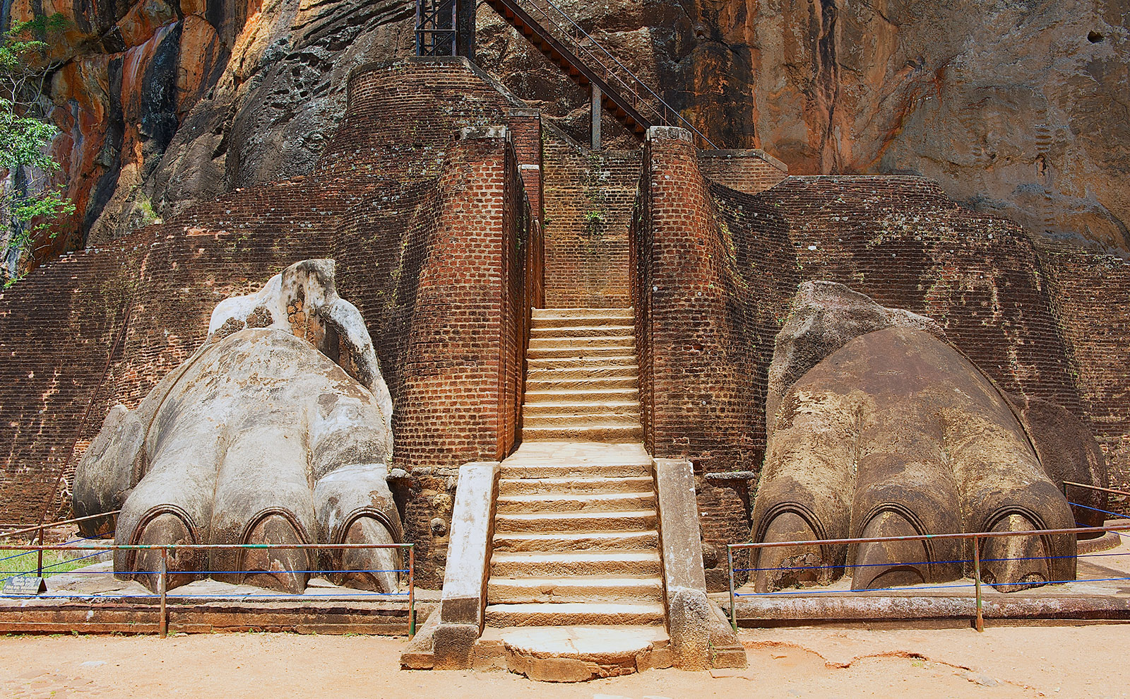 Lion Rock, Antilibrary, Food in Fiction, Irish Castle, Book Nooks & More: Endnotes 02 December