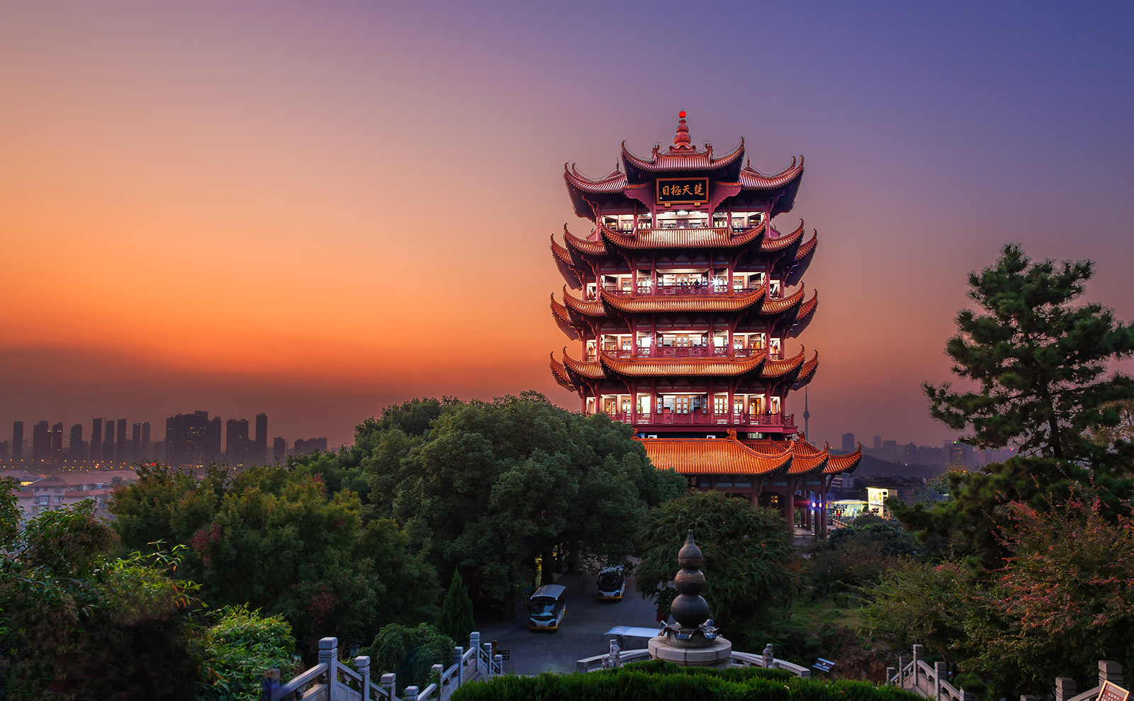 Alcott's Thrillers, Posh Estates, Fairy Tales, Paris Cocktails & More: Endnotes 03 April