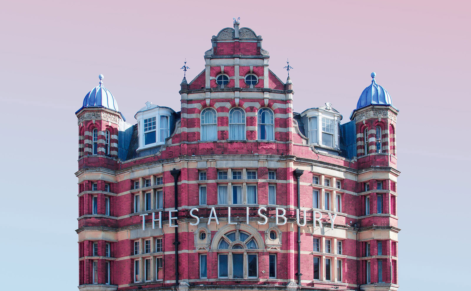 A Landmark Pub, Foghorn Tunes, Literary Houses, Capri & More: Endnotes 04 September