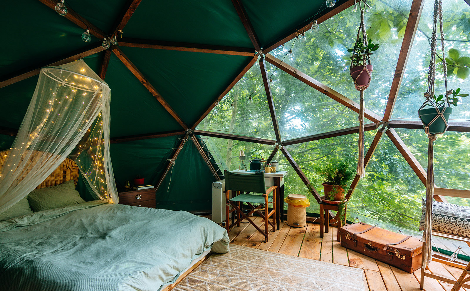 Glamping, Extremely Long Paragraphs, QWERTYFEST, Retro Photos & More: Endnotes 14 July