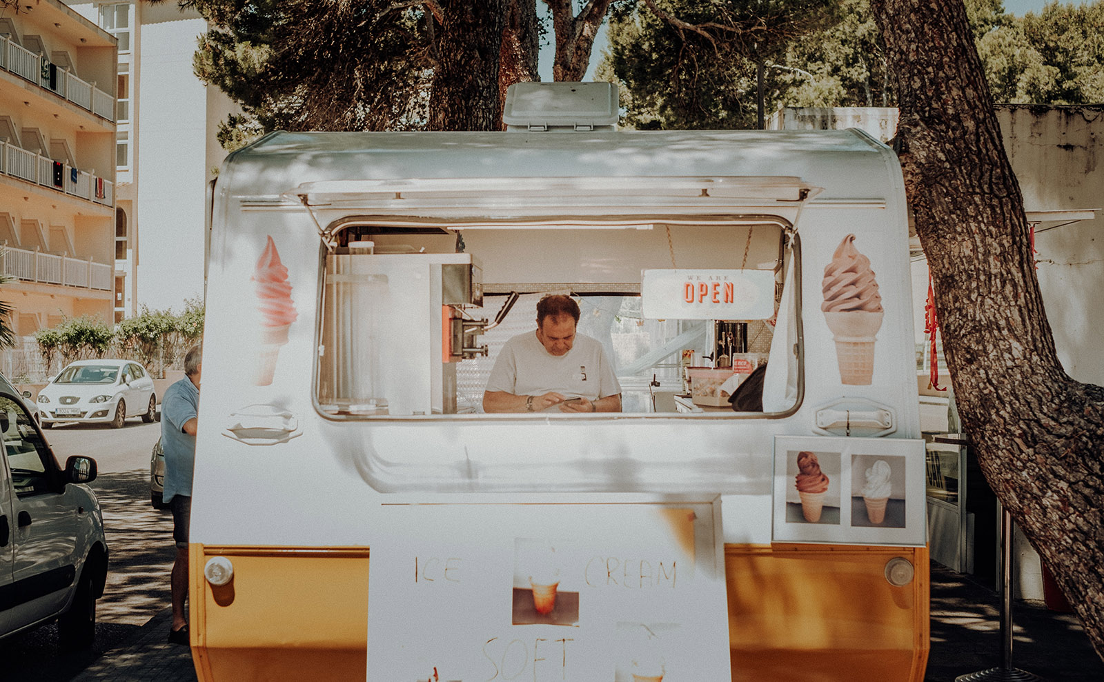 Ice Cream, Booker Winners, US Accents, Hiking Slovenia, Diary Ideas & More: Endnotes 02 February