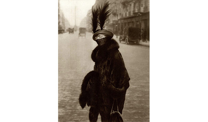 a parisian woman with a turkish veil in paris in 1914