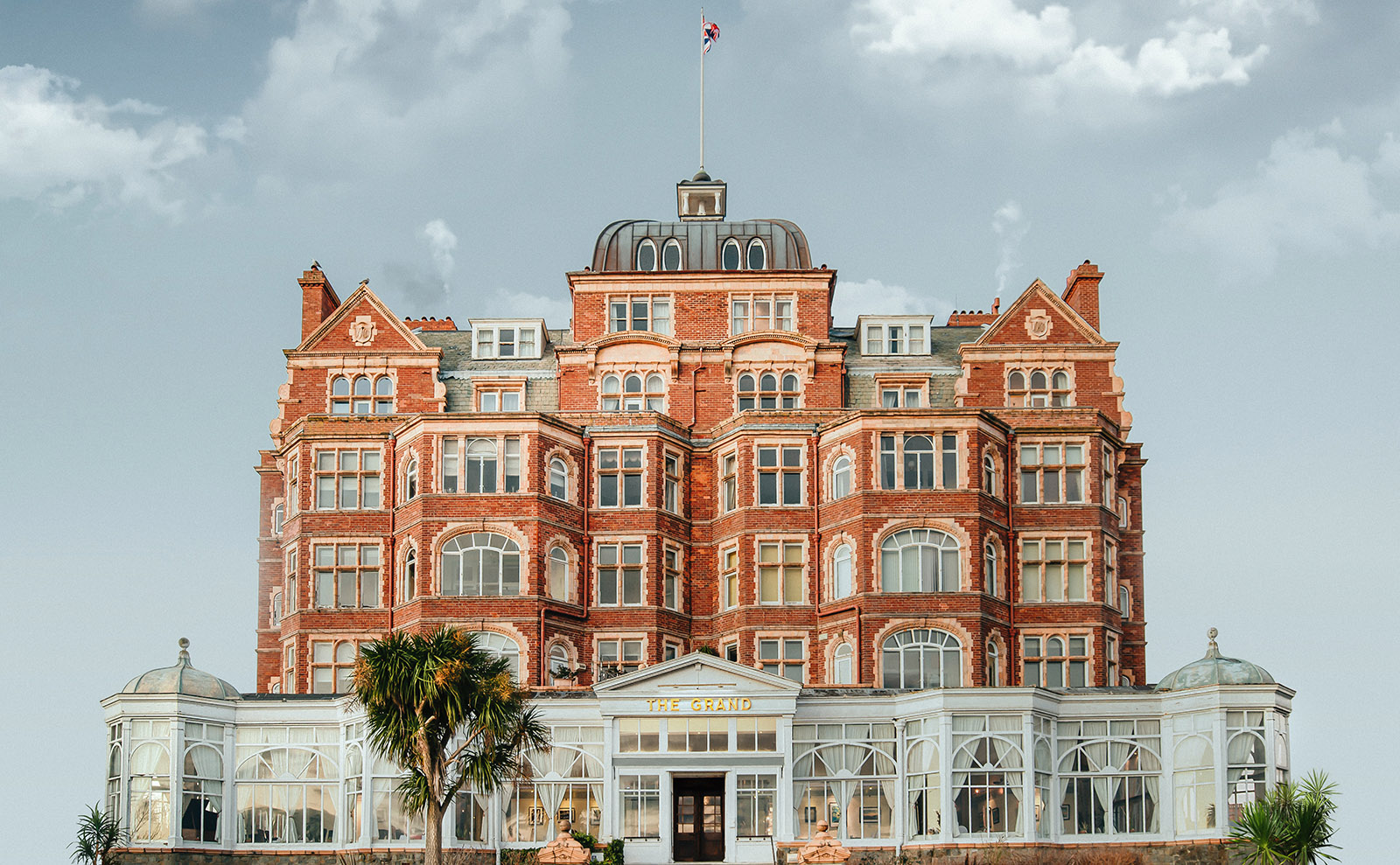 Grand Hotel, Books for Ukrainian Kids, Women's Prize for Fiction & More: Endnotes 18 March