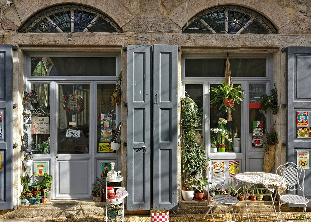 the front of a cafe in lebanon