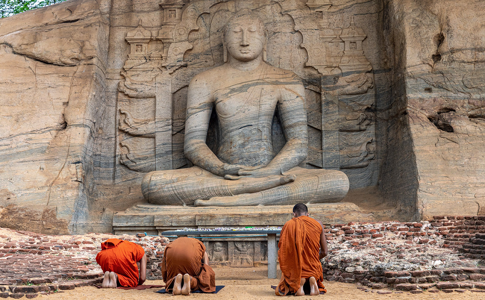 Visit Sri Lanka with the Poem 'Timely Enumerations Concerning Sri Lanka'